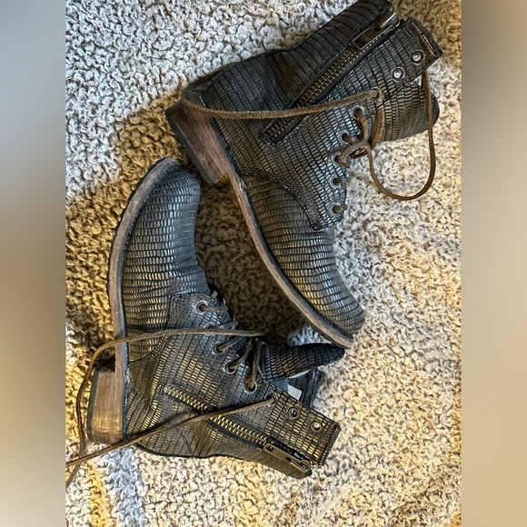 Freebird Manchester Blue Snake - Picture 2 of 5